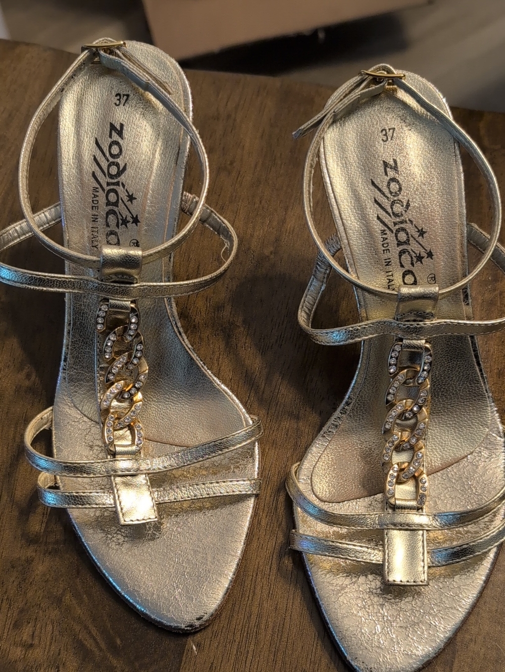 Vera Pelle Made In Italy Metallic Silver Chain-Accent Strappy Sandals